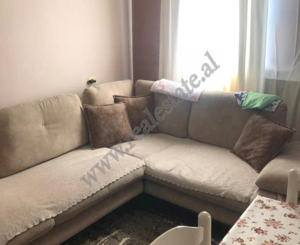 Apartament 1+1 ne shitje ne Konispol shume prane qytetit te Sarandes.
Eshte i pozicionuar ne katin 